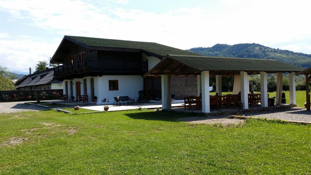 Landhaus Bed&Breakfast Vişeu de Sus Esterno foto